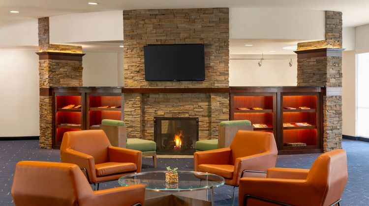 Courtyard by Marriott Madison West Lobby