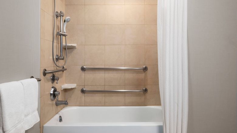 <b>Courtyard by Marriott Madison West Room</b>. Images powered by <a href="https://www.leonardoworldwide.com/" title="Leonardo Worldwide" target="_blank">Leonardo</a>.