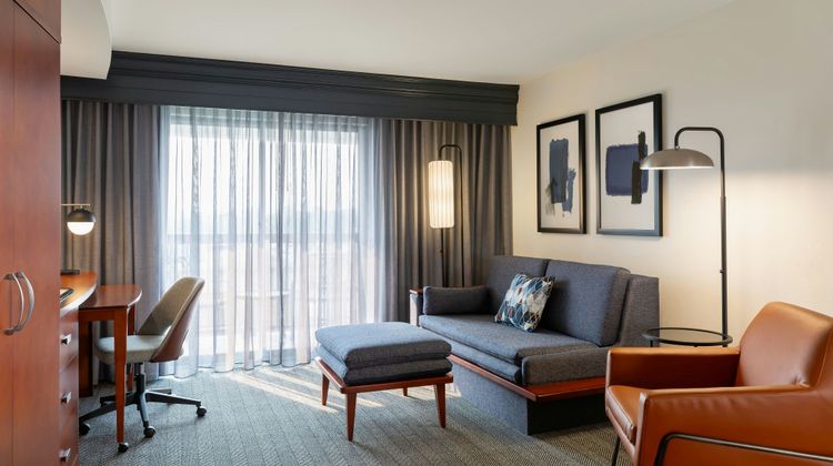 Courtyard by Marriott Madison West Suite