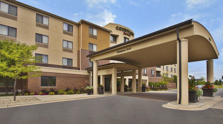 Courtyard by Marriott Madison West Exterior