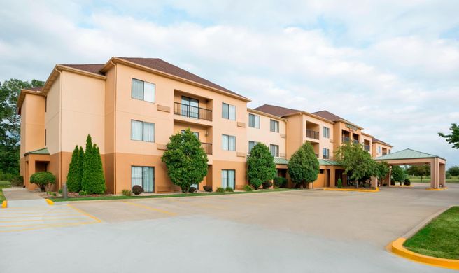 Courtyard Springfield Exterior