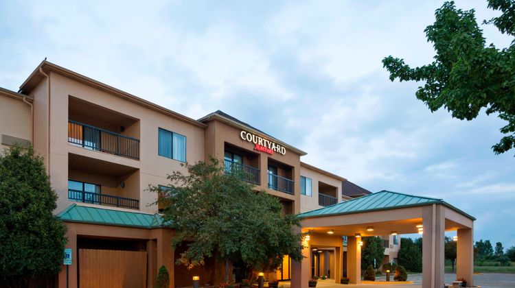 Courtyard Springfield Exterior