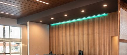 Courtyard Mesa at Wrigleyville West Lobby