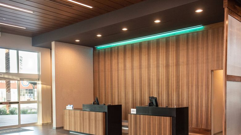 <b>Courtyard Mesa at Wrigleyville West Lobby</b>. Images powered by <a href="https://www.leonardoworldwide.com/" title="Leonardo Worldwide" target="_blank">Leonardo</a>.