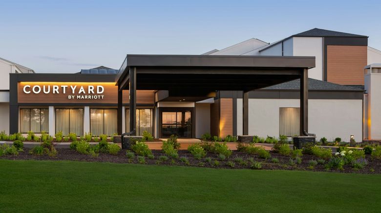 <b>Courtyard Minneapolis Airport Hotel Exterior</b>. Images powered by <a href="https://www.leonardoworldwide.com/" title="Leonardo Worldwide" target="_blank">Leonardo</a>.