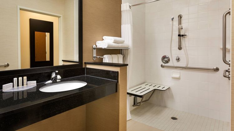 Fairfield Inn & Suites Toledo Maumee Room