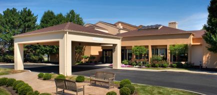 Courtyard Toledo Airport Holland Exterior