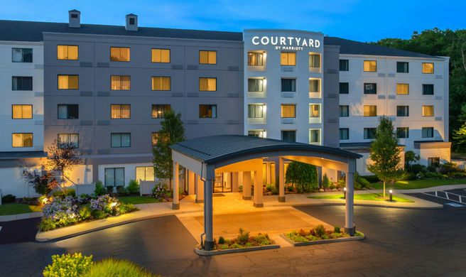 Courtyard Providence Lincoln Exterior