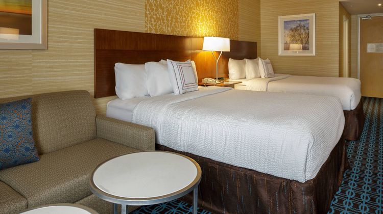 Fairfield Inn & Suites Belleville Room