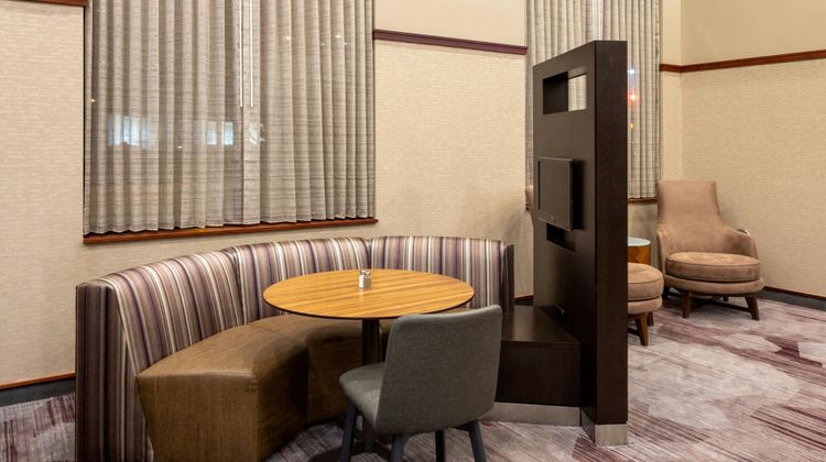 Courtyard by Marriott Rochester/St Mary Restaurant