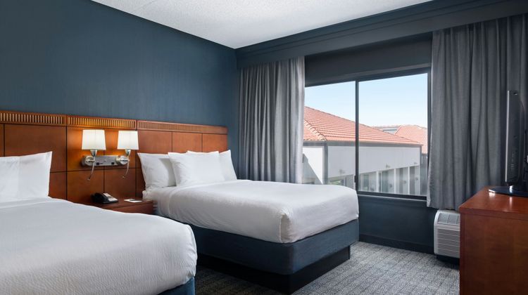 Courtyard by Marriott Phoenix Airport Suite