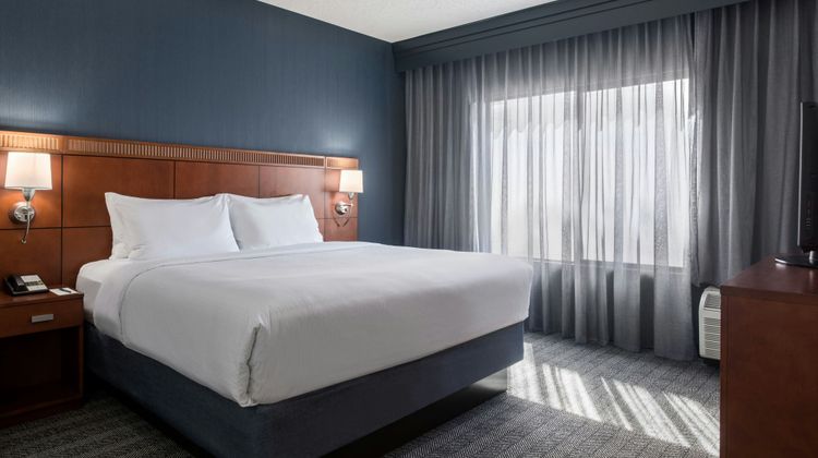 Courtyard by Marriott Phoenix Airport Suite