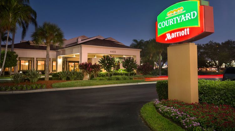 Courtyard Fort Myers Cape Coral Exterior