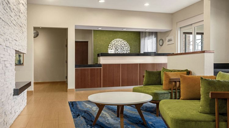 Fairfield Inn & Suites Findlay Lobby