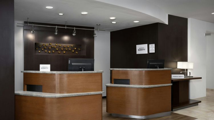 Courtyard by Marriott Lakeland Lobby