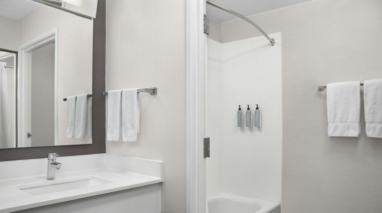 Courtyard by Marriott Lakeland Room