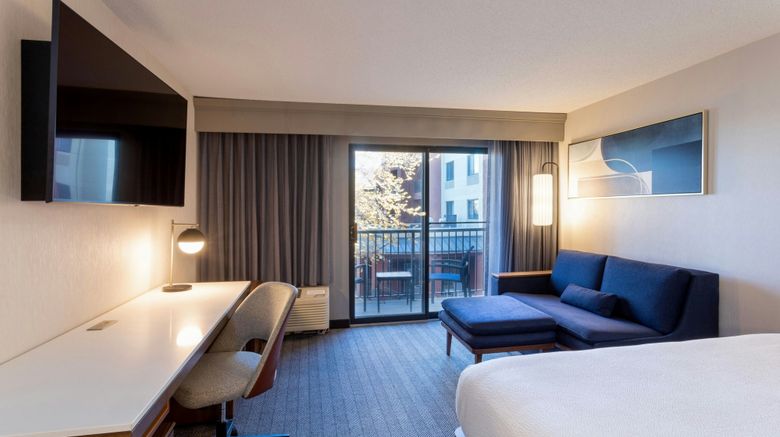<b>Courtyard Minneapolis St Paul/Roseville Room</b>. Images powered by <a href="https://www.leonardoworldwide.com/" title="Leonardo Worldwide" target="_blank">Leonardo</a>.