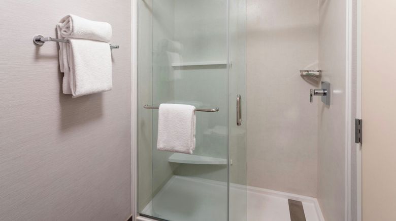 <b>Courtyard Minneapolis St Paul/Roseville Room</b>. Images powered by <a href="https://www.leonardoworldwide.com/" title="Leonardo Worldwide" target="_blank">Leonardo</a>.