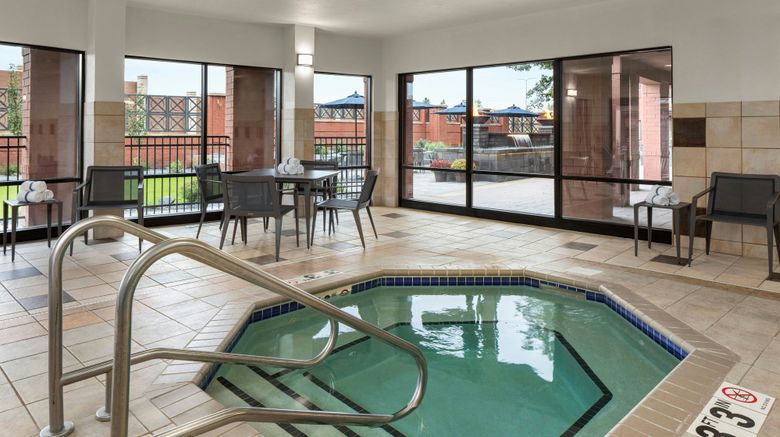 <b>Courtyard Minneapolis St Paul/Roseville Pool</b>. Images powered by <a href="https://www.leonardoworldwide.com/" title="Leonardo Worldwide" target="_blank">Leonardo</a>.