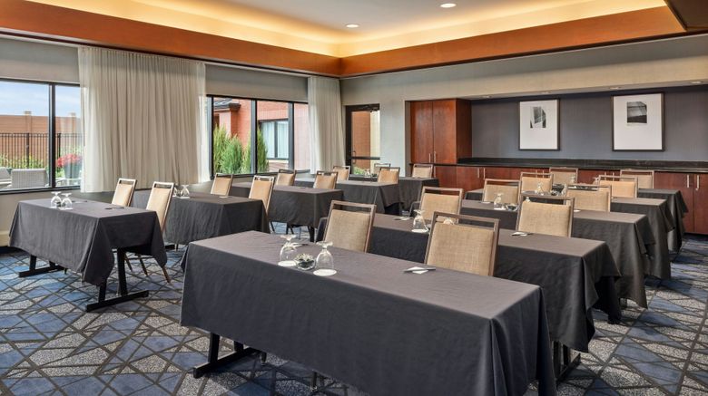 <b>Courtyard Minneapolis St Paul/Roseville Meeting</b>. Images powered by <a href="https://www.leonardoworldwide.com/" title="Leonardo Worldwide" target="_blank">Leonardo</a>.