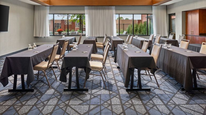 <b>Courtyard Minneapolis St Paul/Roseville Meeting</b>. Images powered by <a href="https://www.leonardoworldwide.com/" title="Leonardo Worldwide" target="_blank">Leonardo</a>.