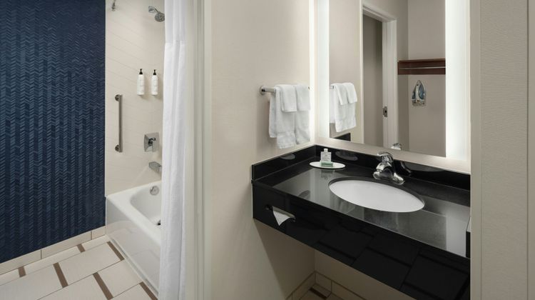 Fairfield Inn & Suites by Marriott Room