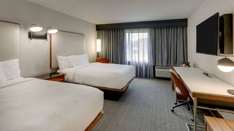 Courtyard by Marriott South Room