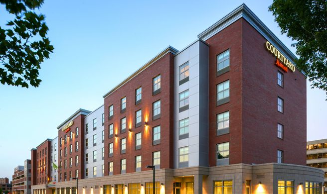 Courtyard by Marriott Edgewater NYC Area Exterior