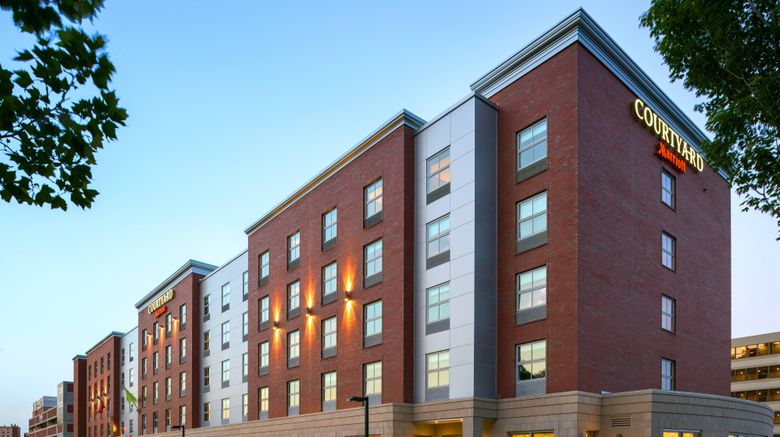 Courtyard by Marriott Edgewater NYC Area Exterior. Images powered by <a href="https://www.leonardoworldwide.com" target="_blank" rel="noopener">Leonardo</a>.