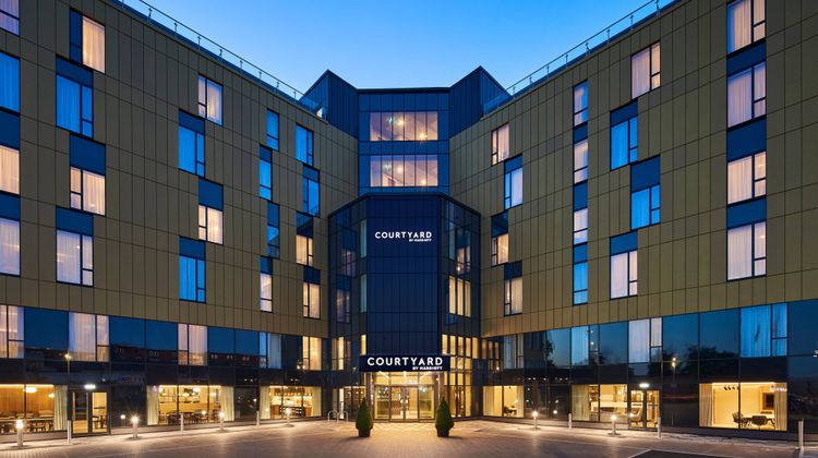Courtyard London Heathrow Airport Exterior