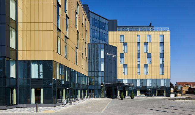 Courtyard London Heathrow Airport Exterior