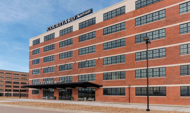 Courtyard Waterloo Cedar Falls Exterior