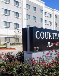Courtyard Lake Jackson