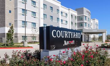 Courtyard Lake Jackson