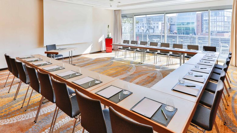 <b>Courtyard by Marriott Duesseldorf Hafen Meeting</b>. Images powered by <a href="https://www.leonardoworldwide.com/" title="Leonardo Worldwide" target="_blank">Leonardo</a>.