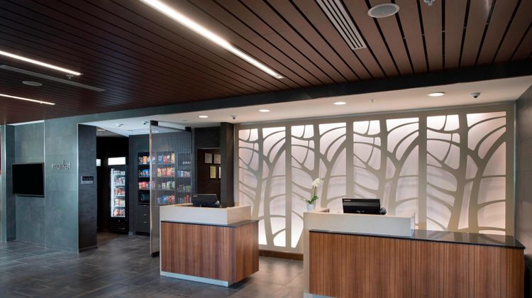 Courtyard Atlanta Alpharetta/Avalon Area Lobby
