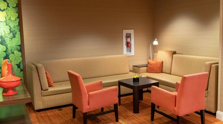 Courtyard by Marriott Erie Lobby