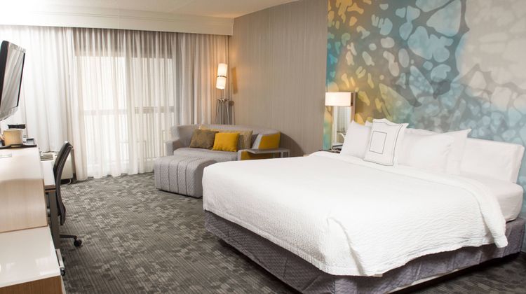 Courtyard by Marriott Erie Room