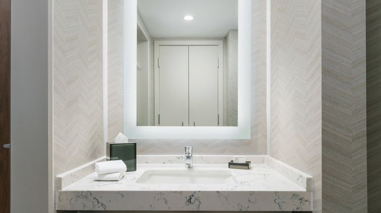 <b>Courtyard by Marriott Orlando Downtown Room</b>. Images powered by <a href="https://www.leonardoworldwide.com/" title="Leonardo Worldwide" target="_blank">Leonardo</a>.