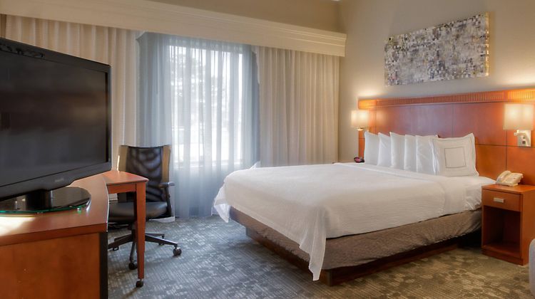 Courtyard Memphis Germantown Suite