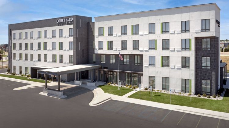 Courtyard Fargo Exterior