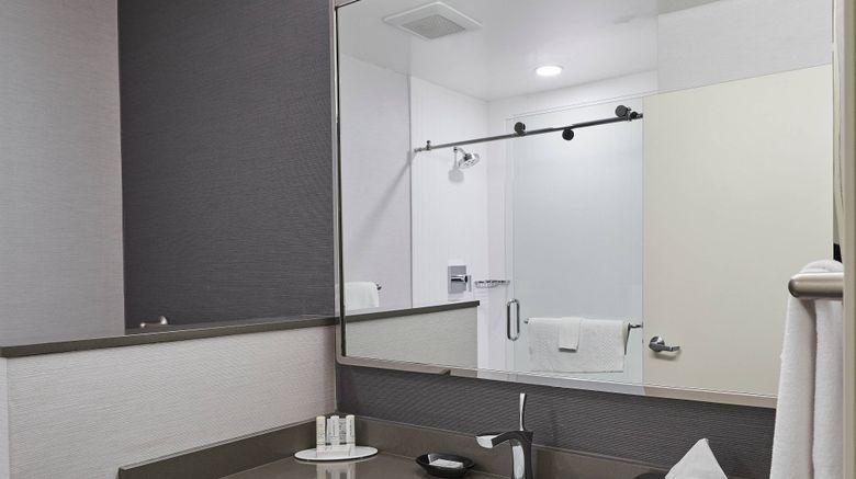 <b>Courtyard Medford Airport Room</b>. Images powered by <a href="https://www.leonardoworldwide.com/" title="Leonardo Worldwide" target="_blank">Leonardo</a>.