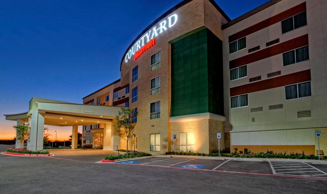 Courtyard San Marcos Marriott Exterior