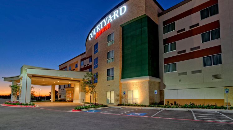 Courtyard San Marcos Marriott Exterior