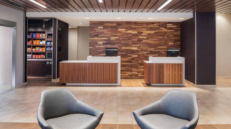 Courtyard by Marriott Wayne Fairfield Lobby