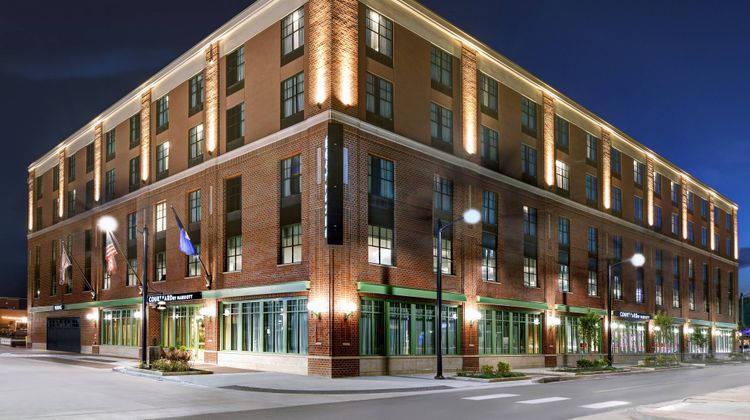 Courtyard by Marriott Manhattan Exterior