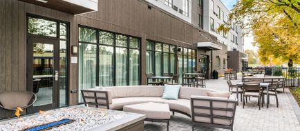 Courtyard by Marriott West Springfield Exterior