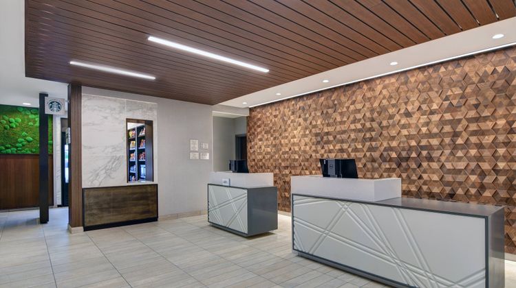 Courtyard by Marriott Manhattan Lobby