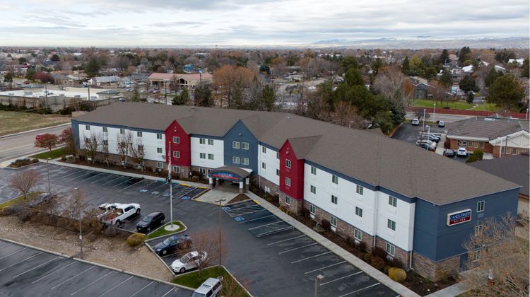Candlewood Suites Exterior