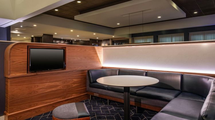 Courtyard by Marriott Boston Andover Lobby